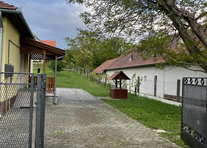 Kiskatona Balatonkenese